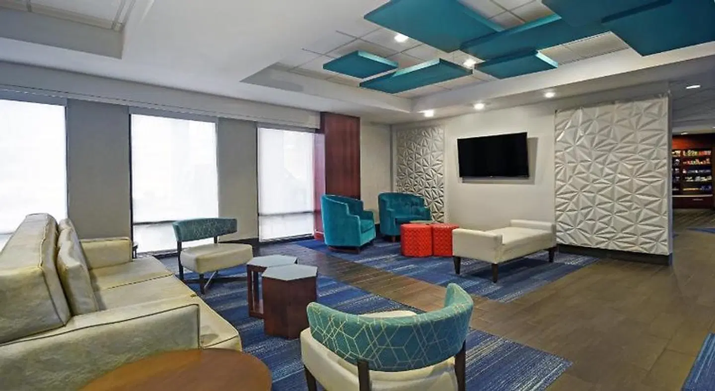 Holiday Inn Express & Suites Cincinnati Riverfront LOUNGE_LOBBY