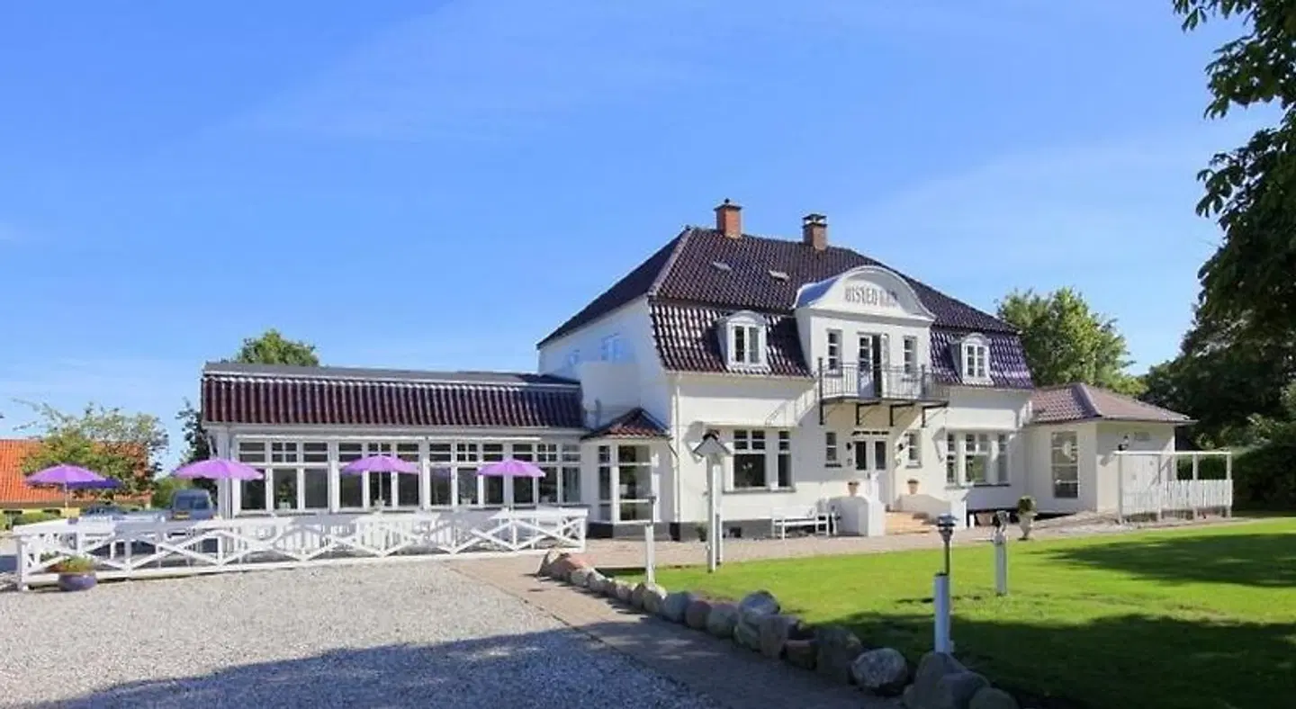 Ølsted Kro & Hotel EXTERIOR