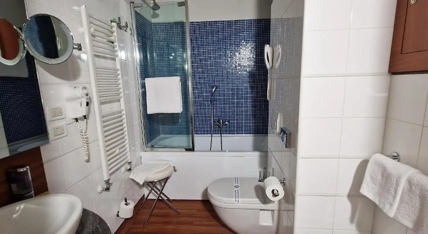 Bella Italia Palace Hotel Badezimmer