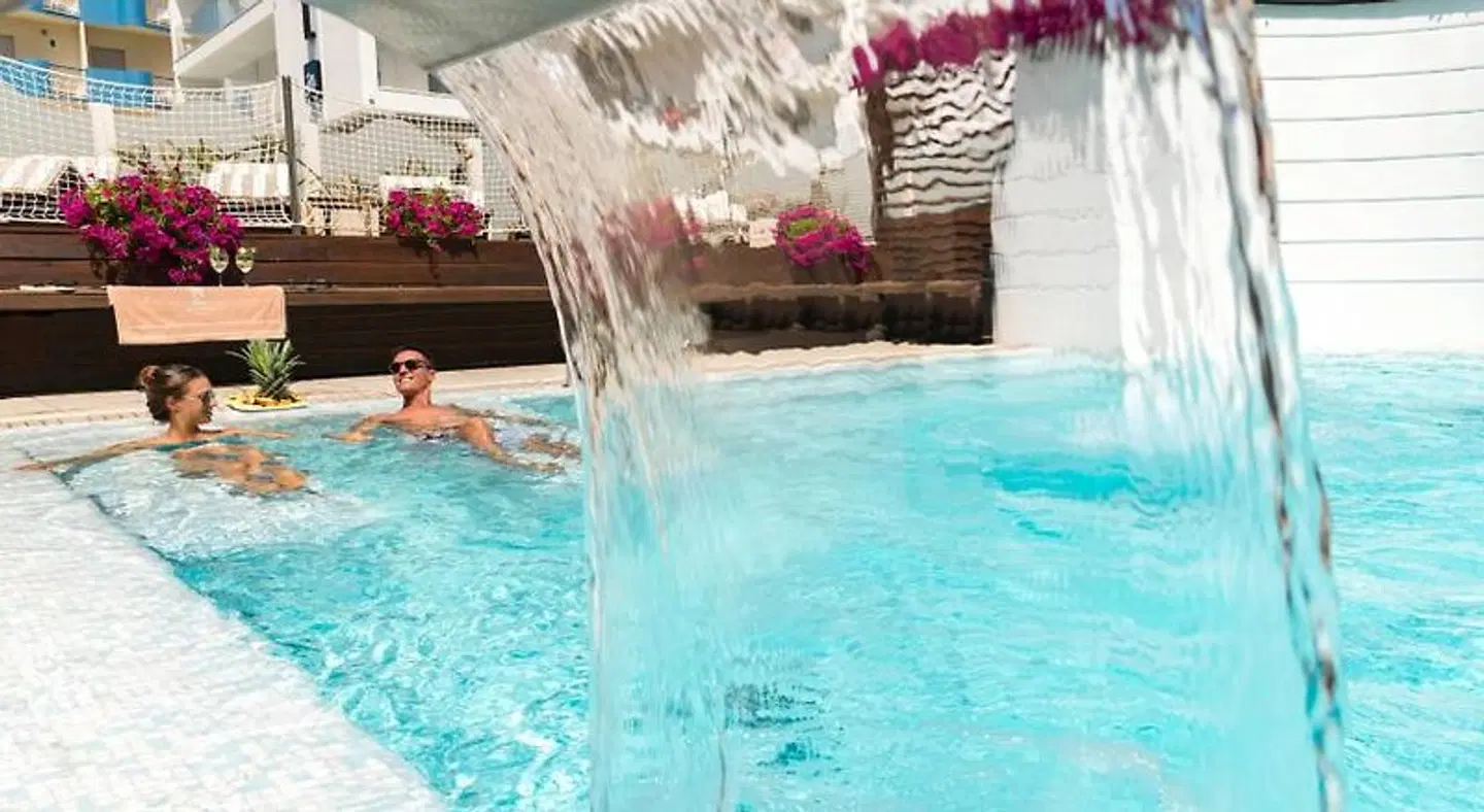 Novecento Suite Hotel OUTDOOR_POOL