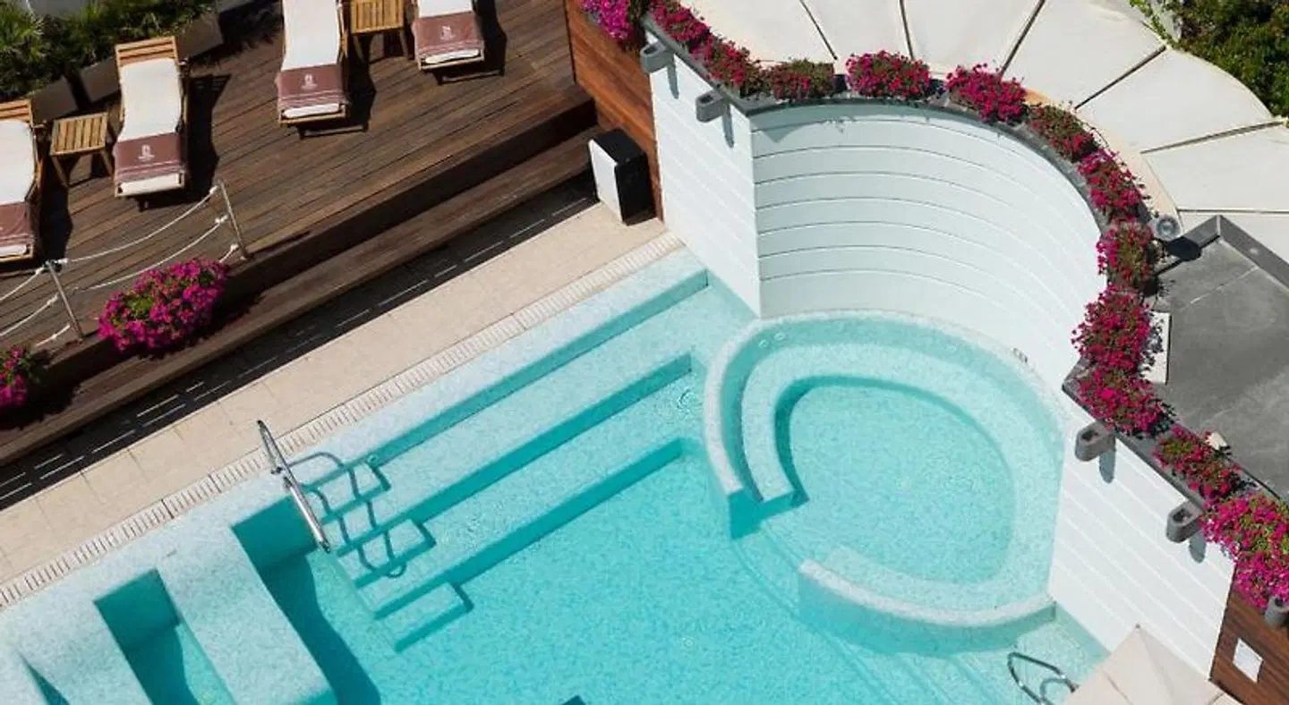 Novecento Suite Hotel OUTDOOR_POOL