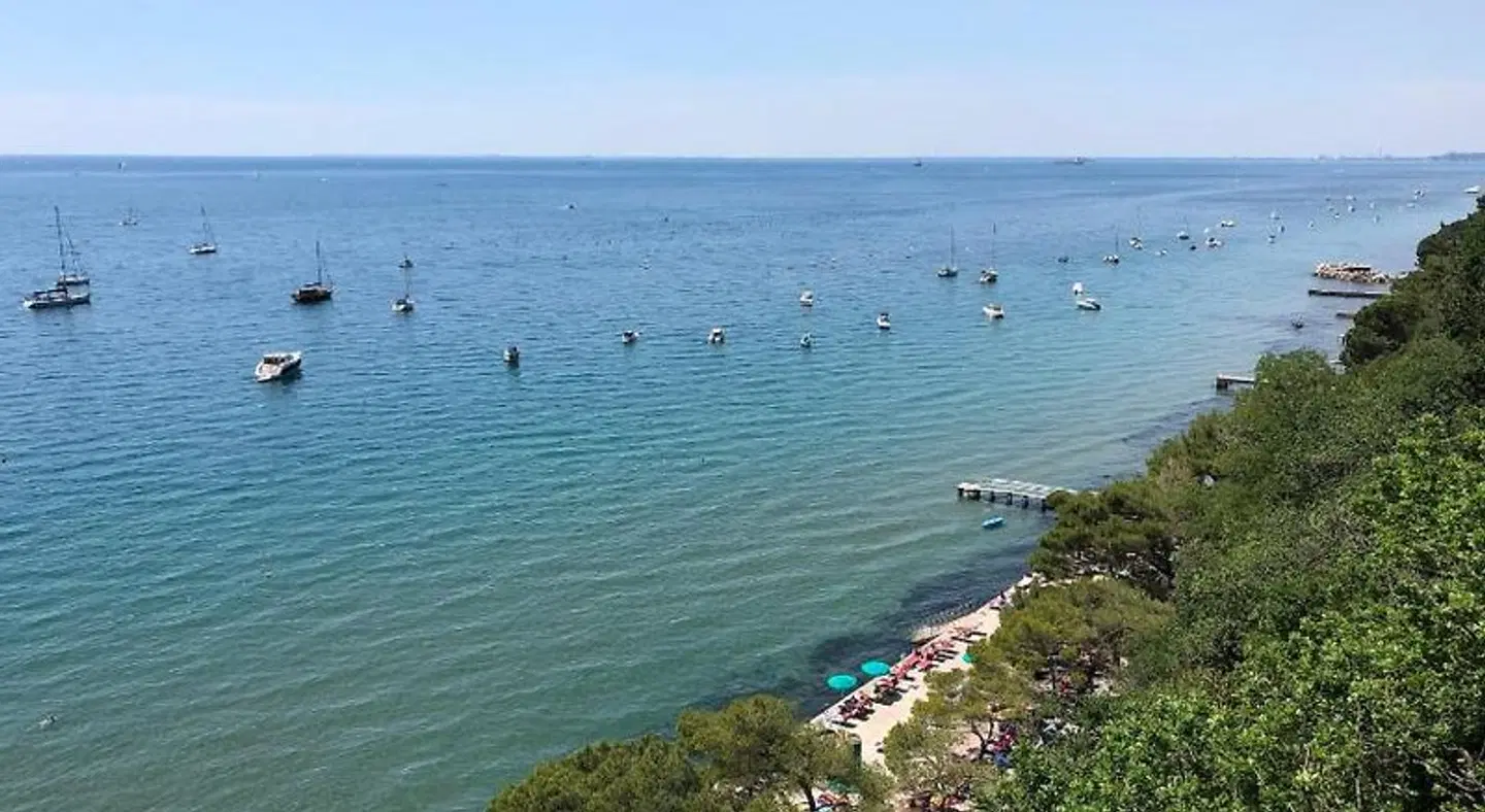 Hotel Riviera & Maximilian's LANDSCAPE
