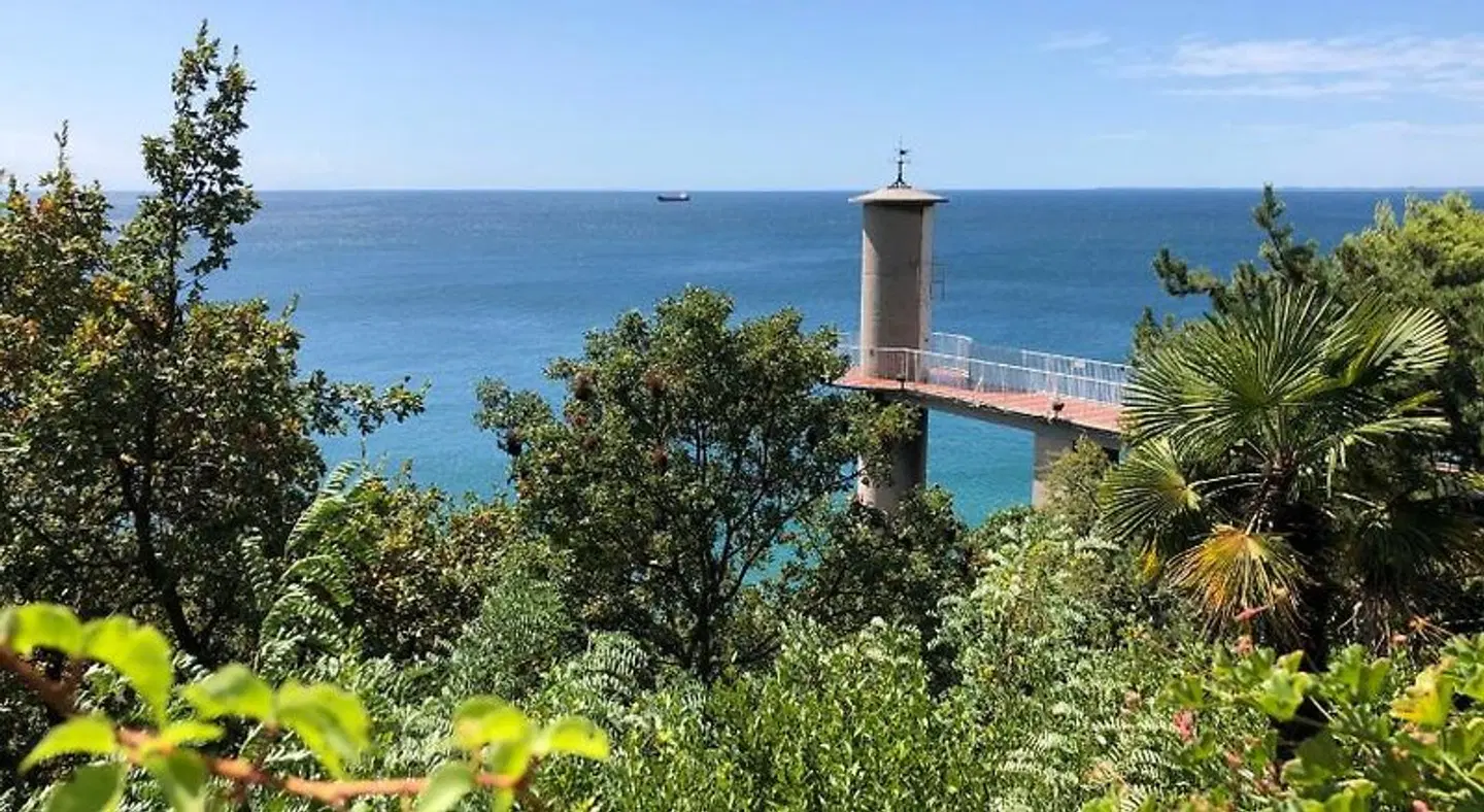 Hotel Riviera & Maximilian's LANDSCAPE