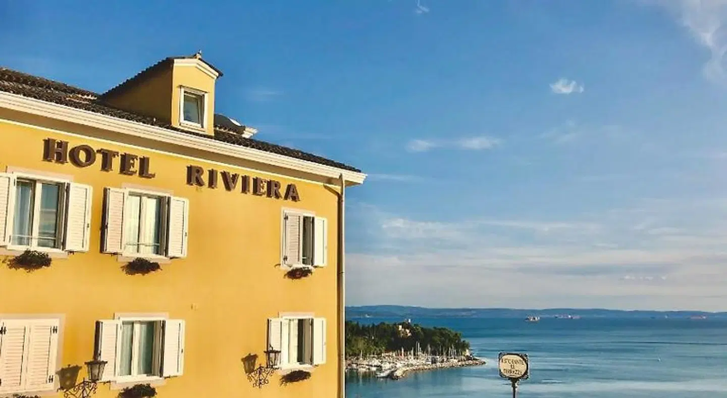 Hotel Riviera & Maximilian's OUTDOOR_POOL