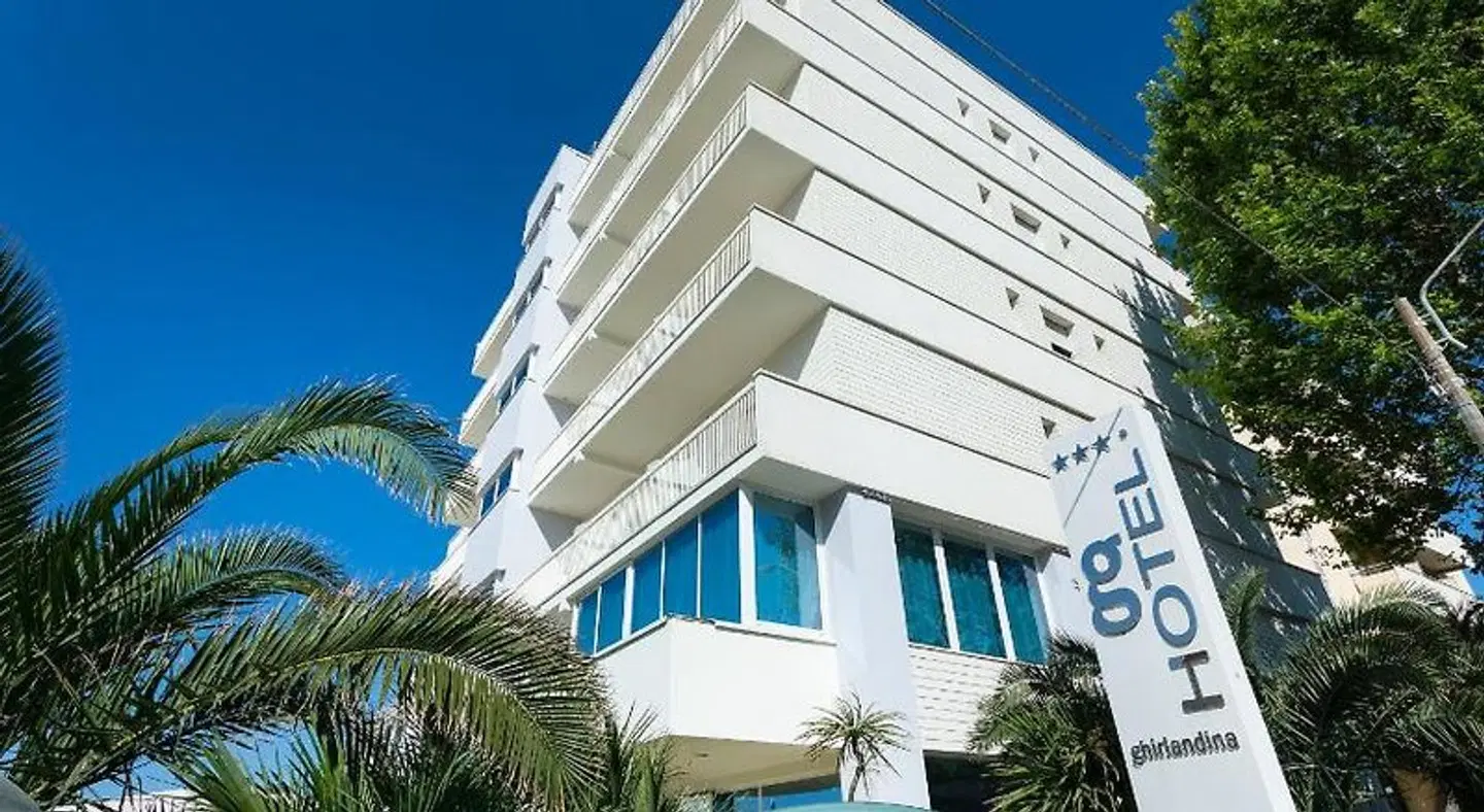 Ghirlandina EXTERIOR