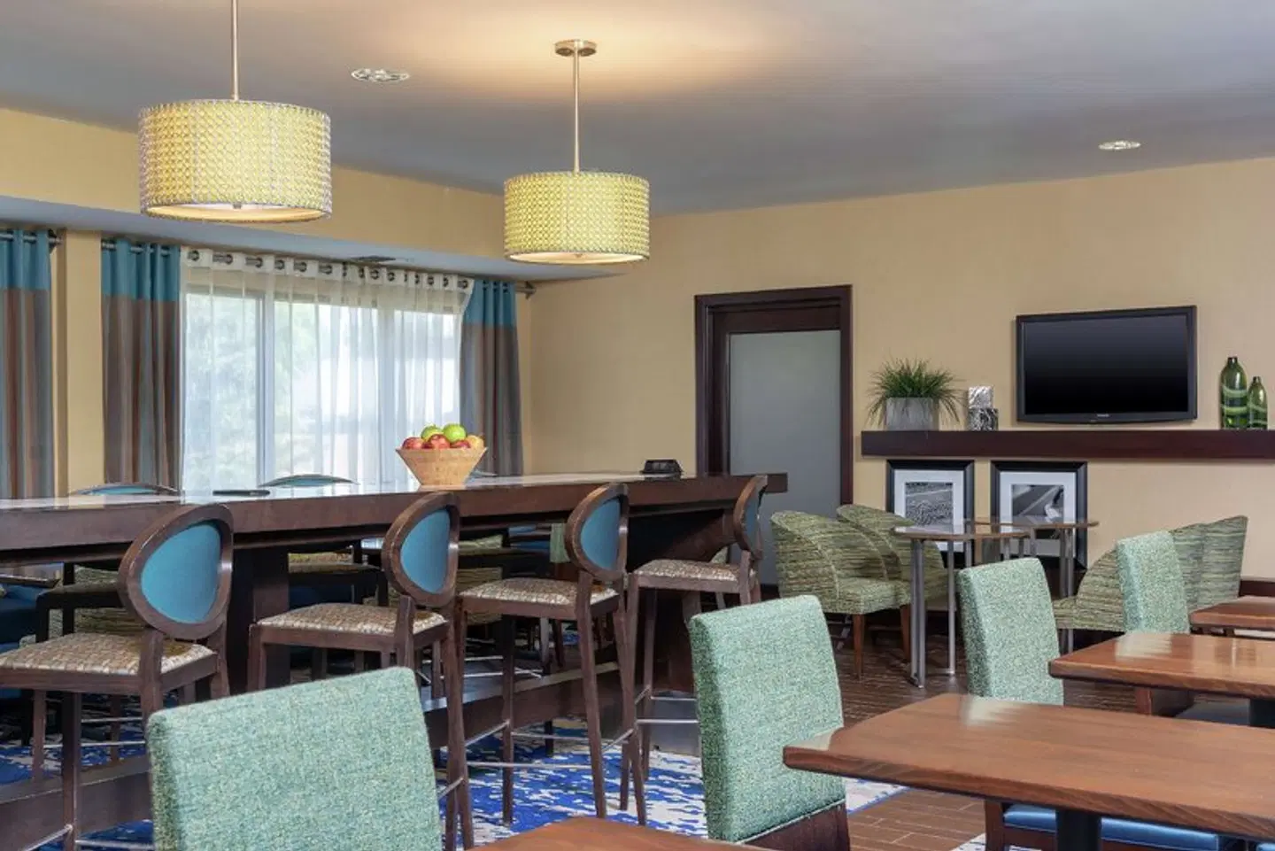 Hampton Inn East Lansing Bar
