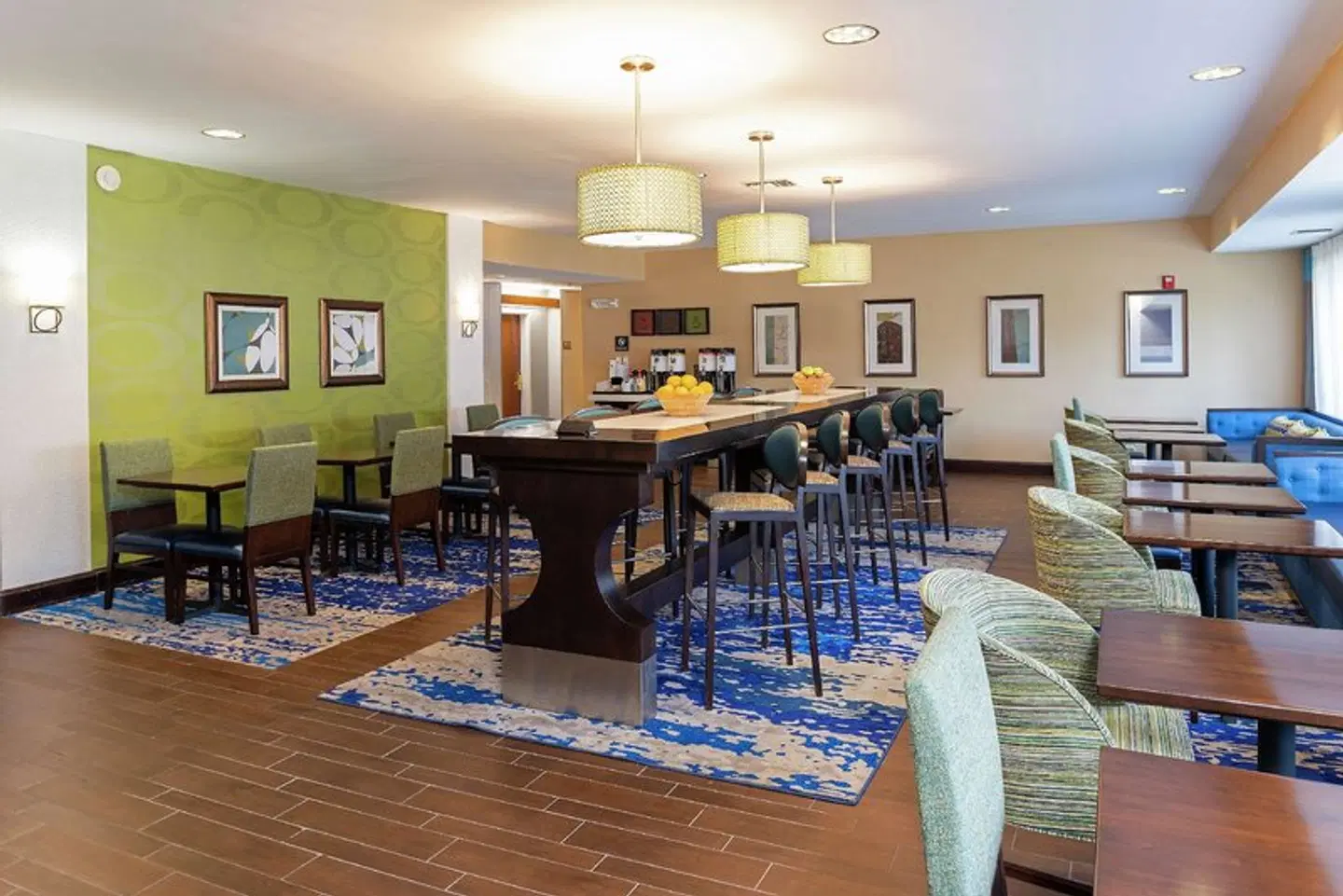 Hampton Inn East Lansing Bar