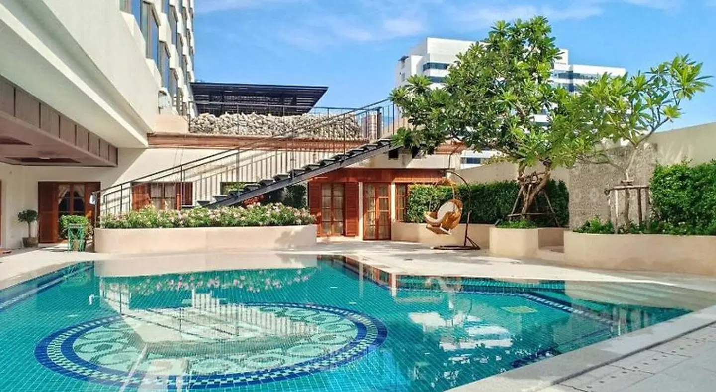 Evergreen Laurel Bangkok OUTDOOR_POOL