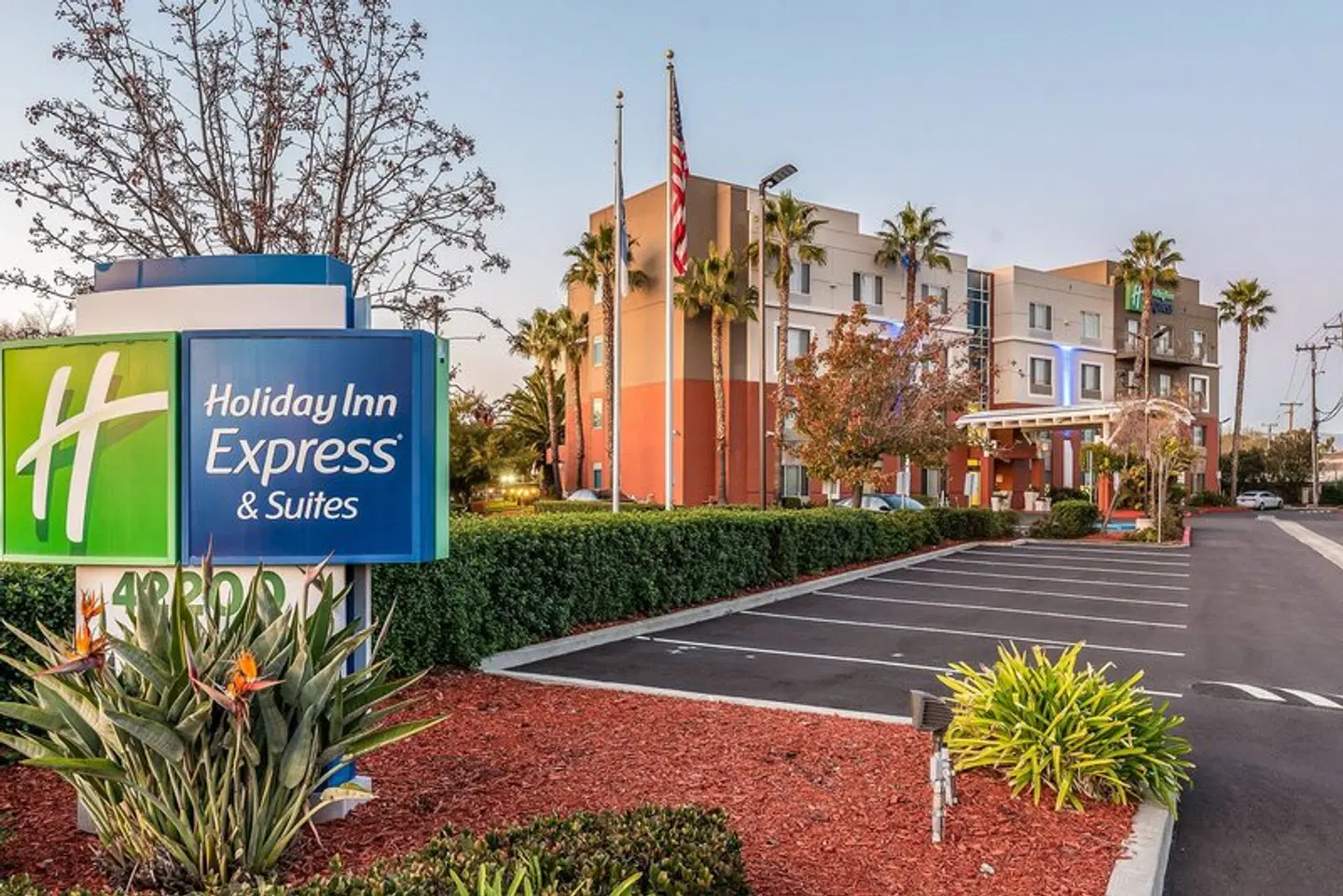 Holiday Inn Express & Suites Fremont - Milpitas Central by IHG EXTERIOR