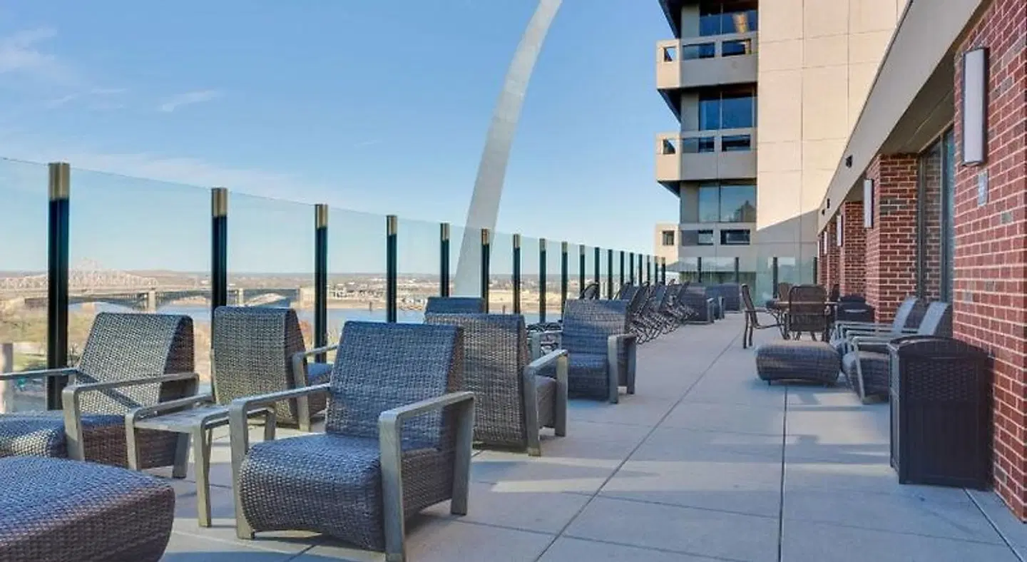 Drury Plaza St. Louis at the Arch Terrasse