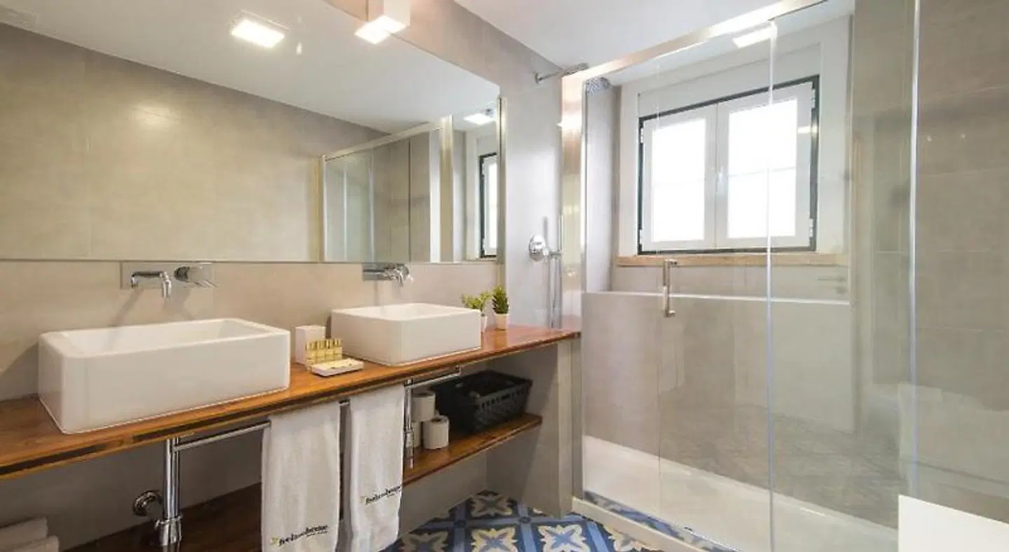 Feels Like Home Bica Prime Suites Badezimmer