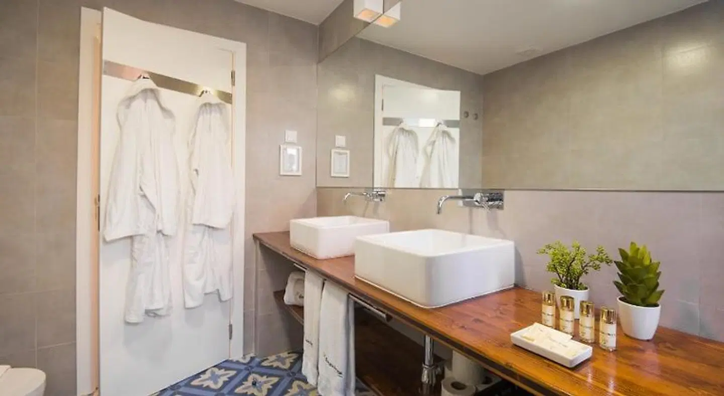 Feels Like Home Bica Prime Suites Badezimmer