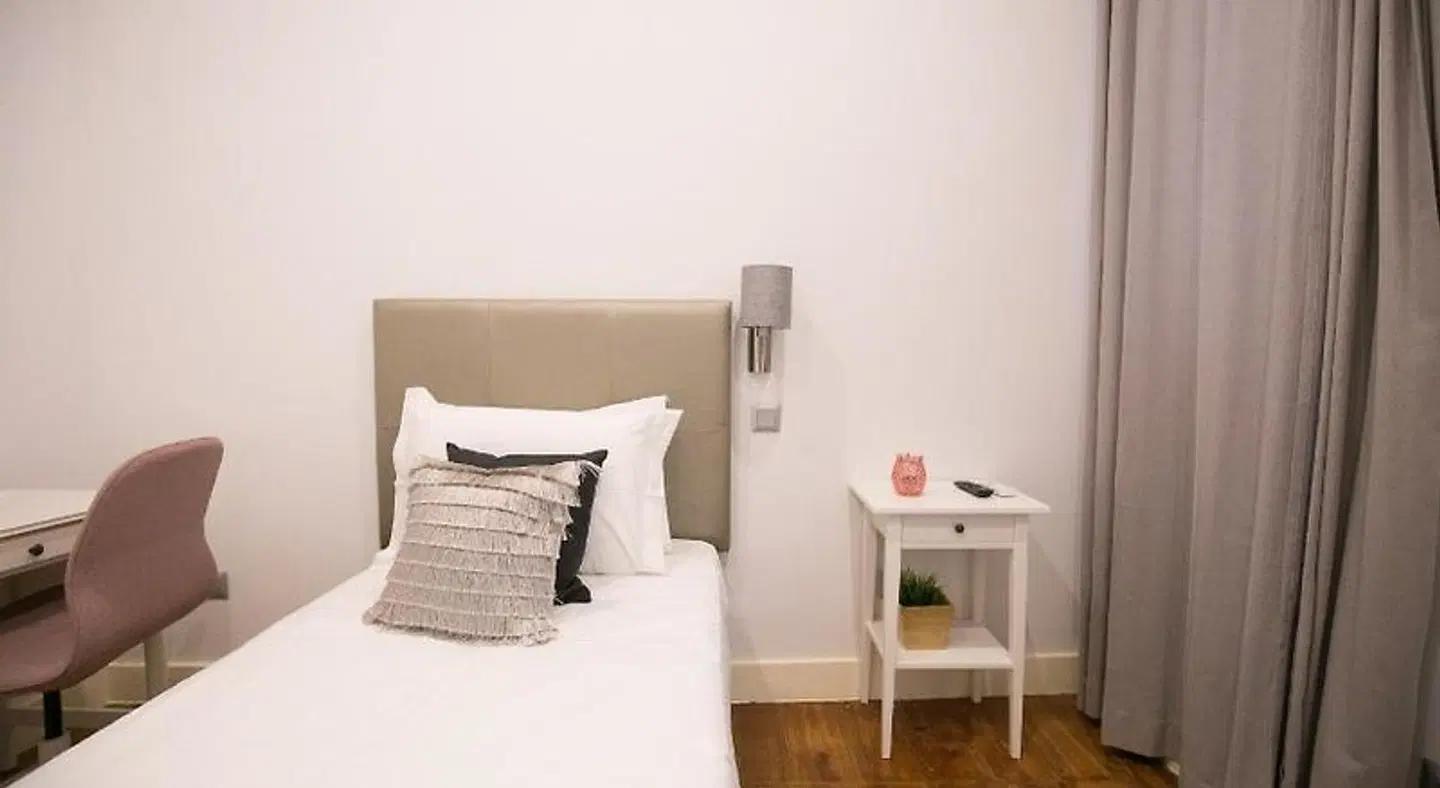 Bhuiyan Family Host ROOM_EXAMPLE