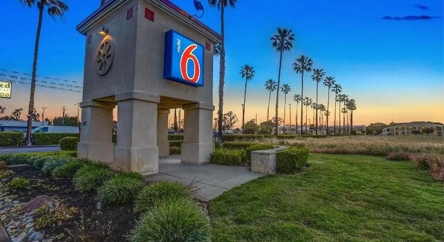 Motel 6 Lodi, CA EXTERIOR