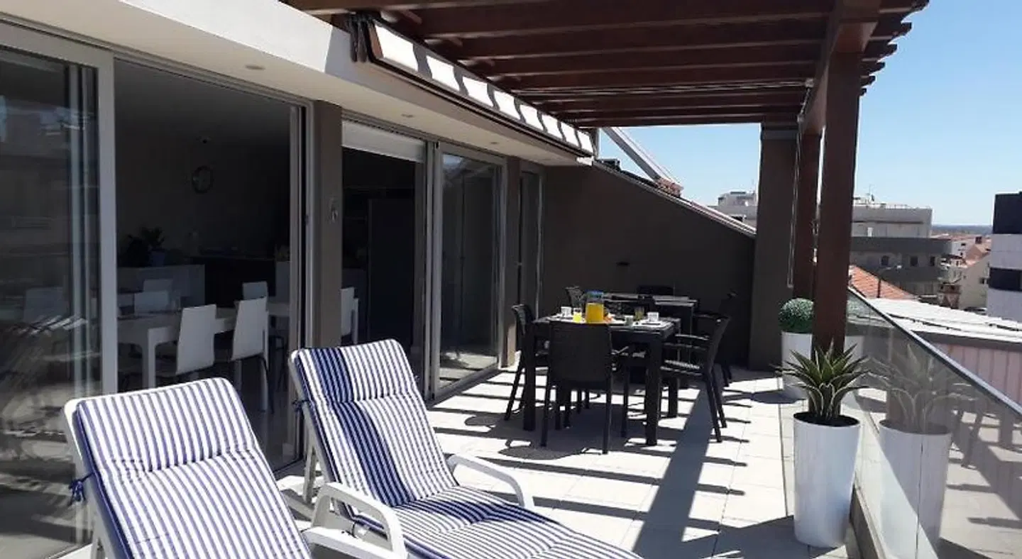 CMB Guesthouse Terrasse