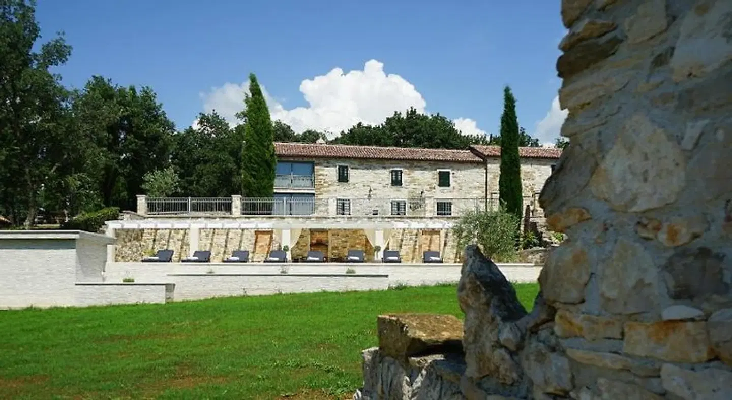 Stancija Ruseti EXTERIOR