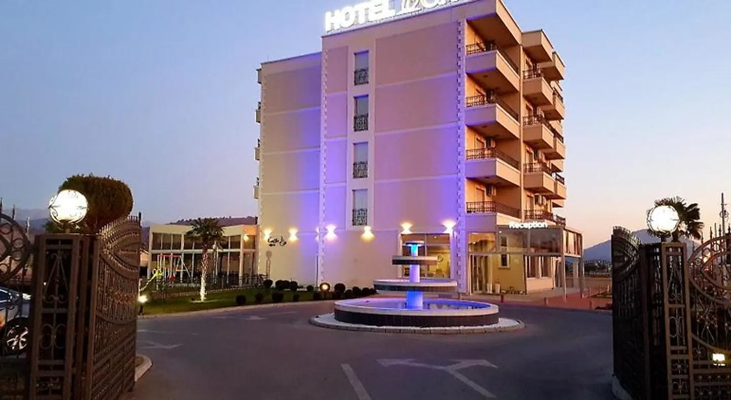 Hotel Oasis EXTERIOR