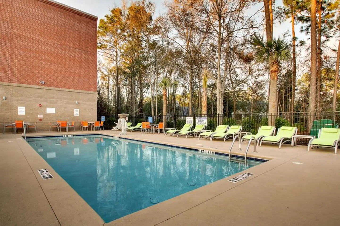 Holiday Inn Express & Suites Charleston NE Mt Pleasant US17 by IHG OUTDOOR_POOL