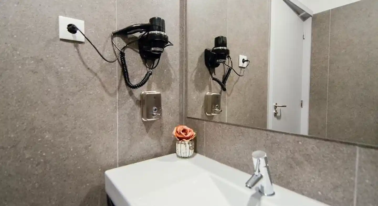 Pousada de Juventude de Braga Badezimmer