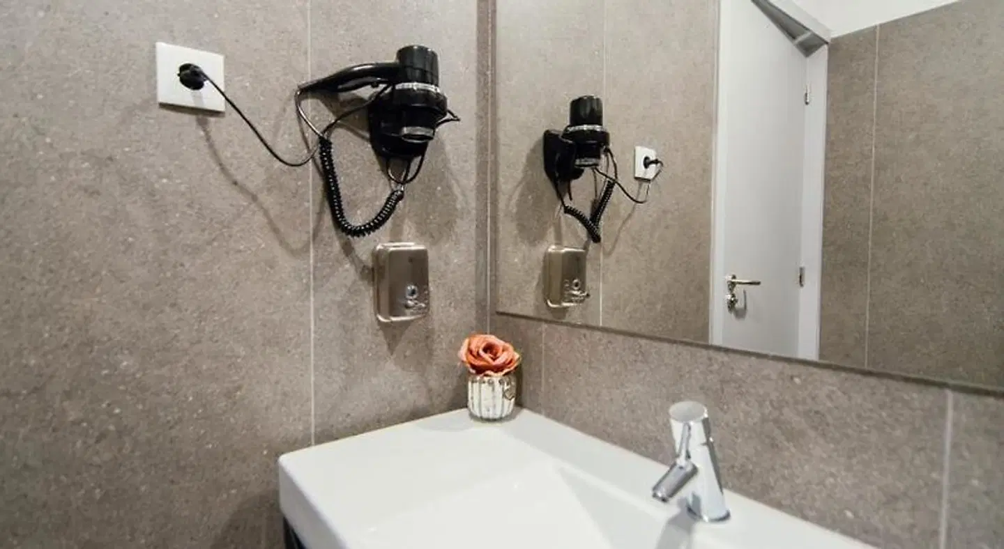 Pousada de Juventude de Braga Badezimmer