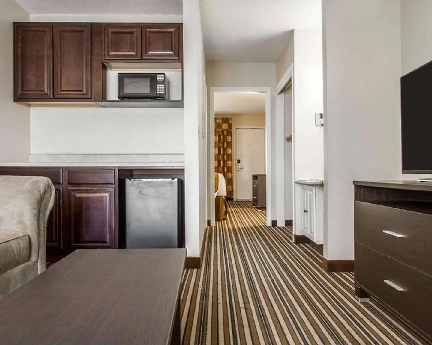 Quality Inn & Suites ROOM_EXAMPLE