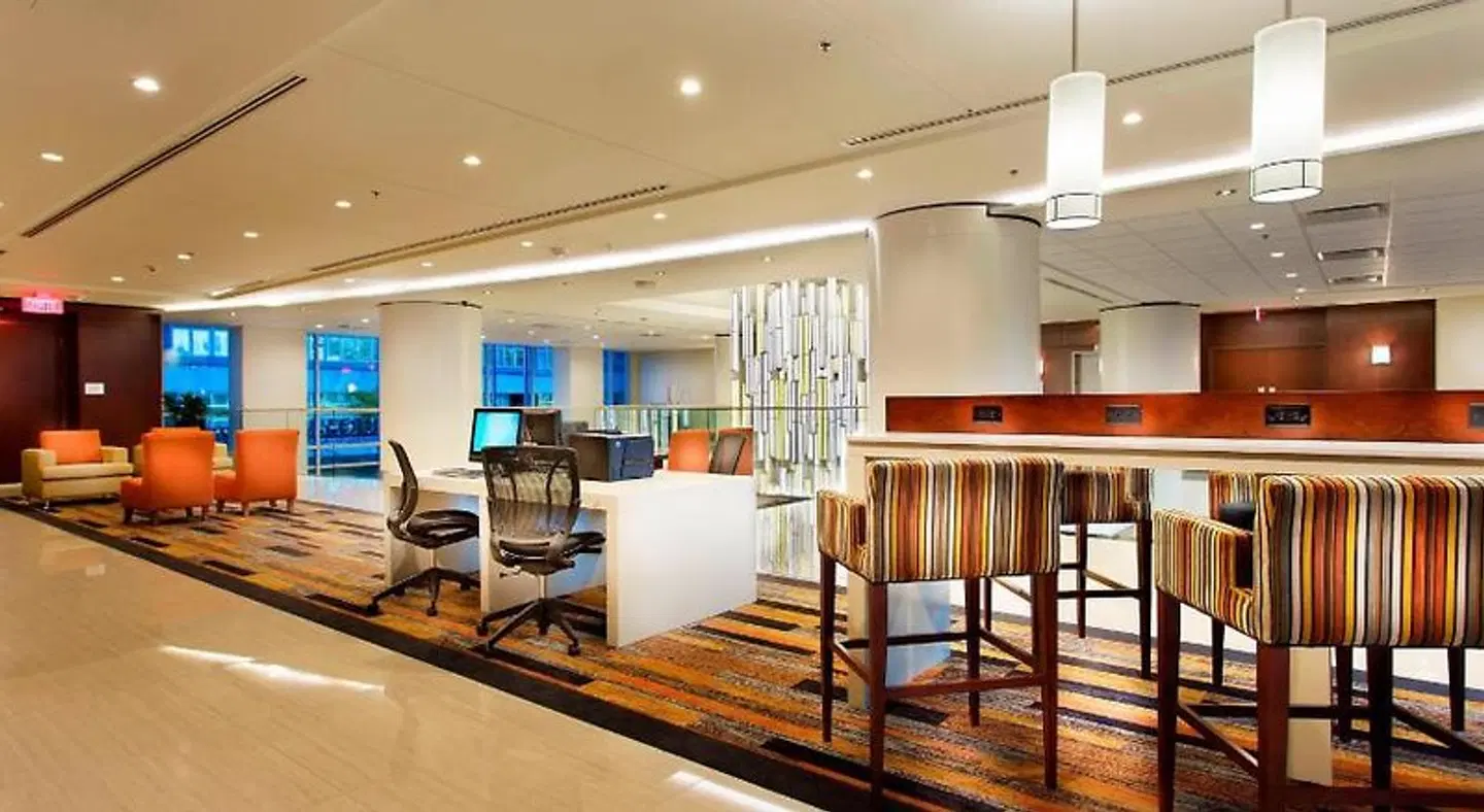 Courtyard by Marriott Montreal Downtown Bar
