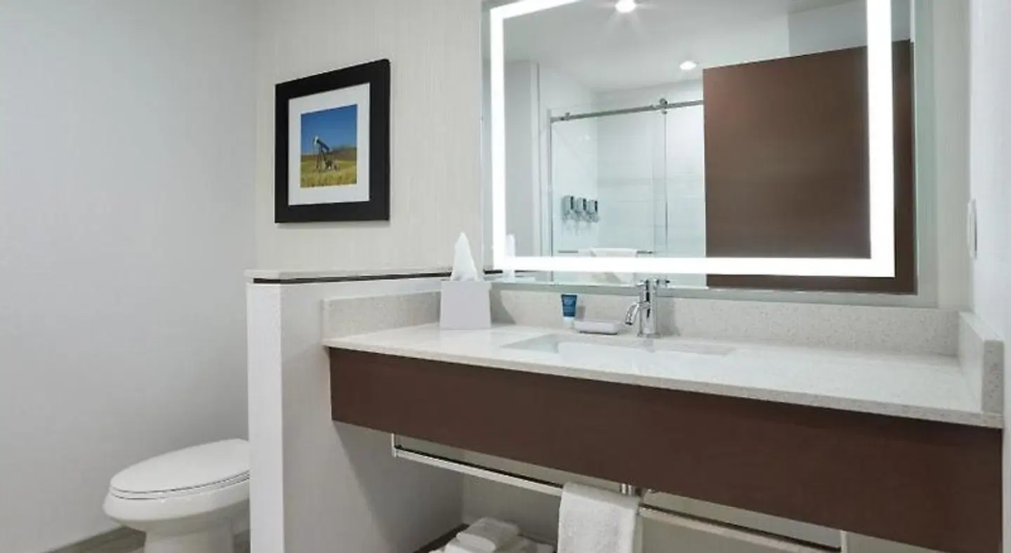 Four Points by Sheraton Sherwood Park Badezimmer
