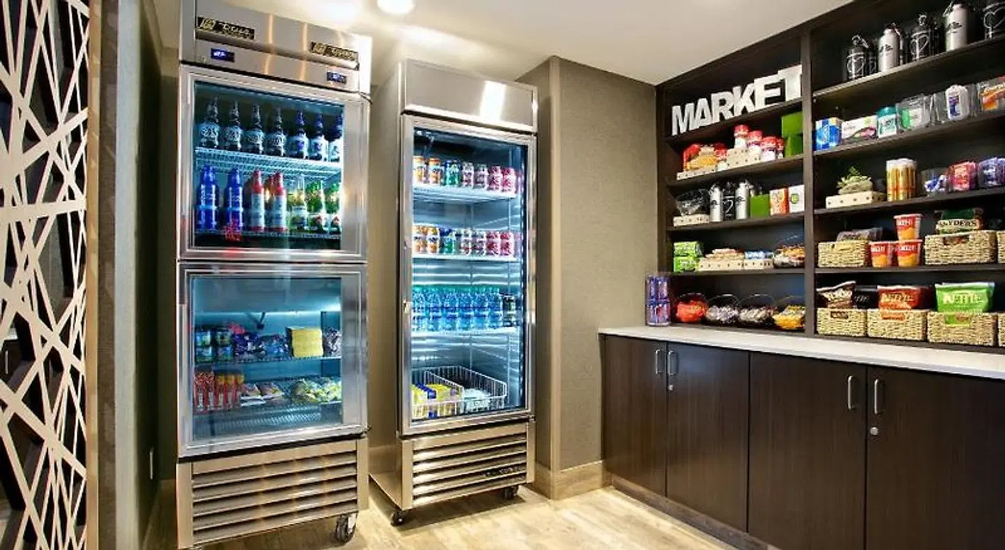 Holiday Inn Express Paso Robles Bar