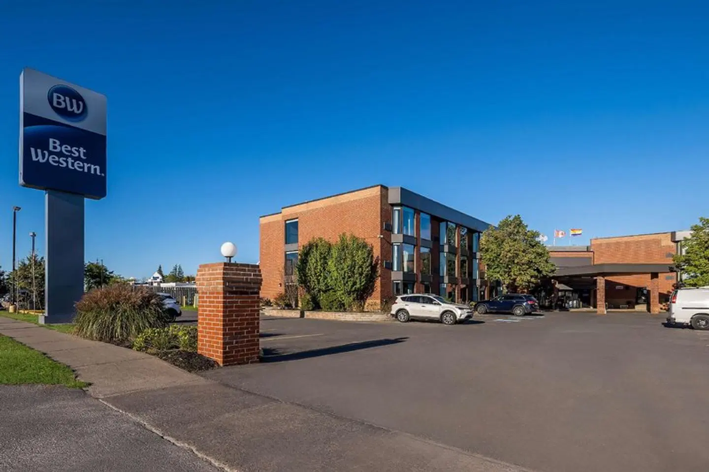 Best Western Belleville EXTERIOR