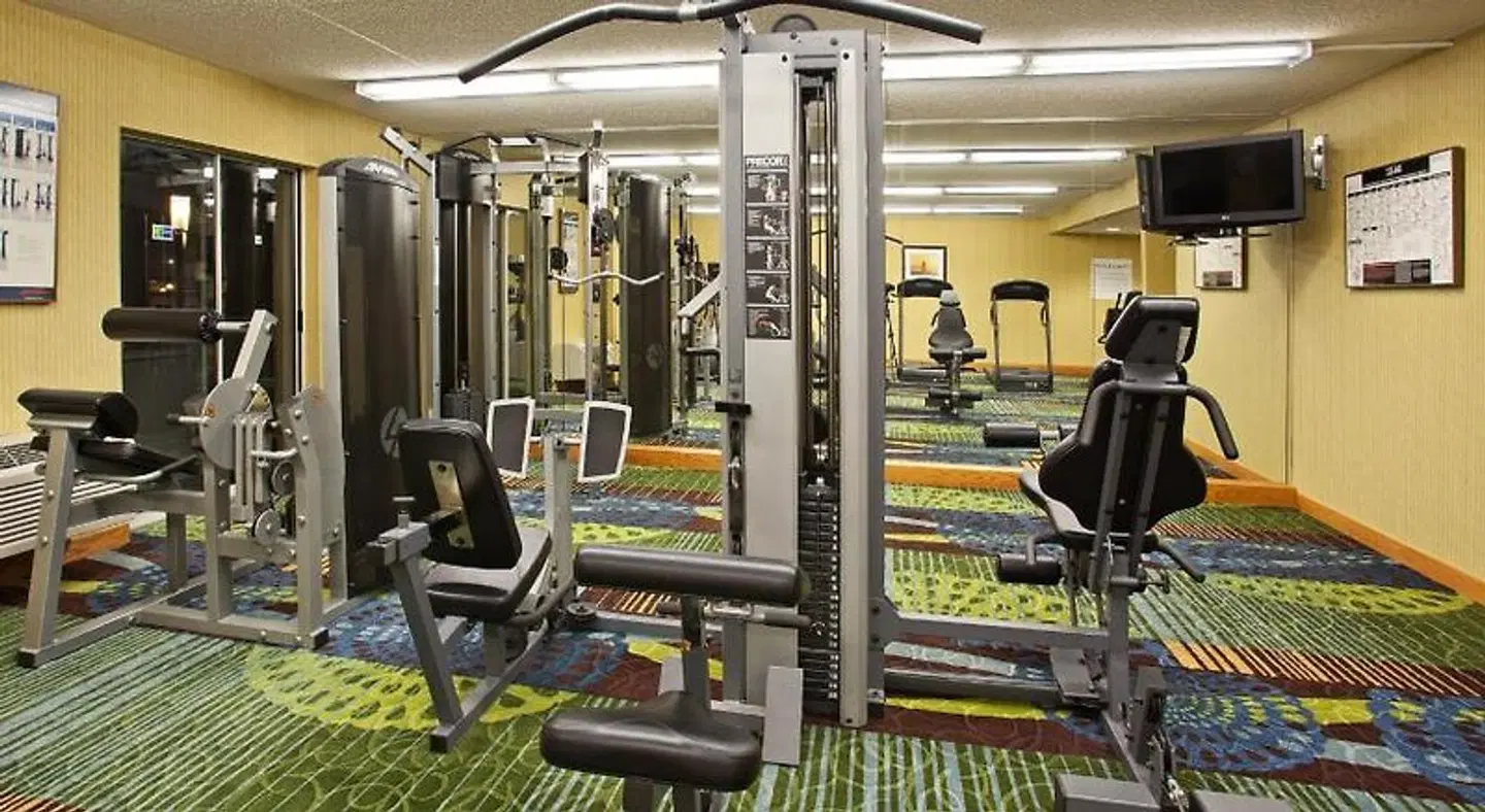 Holiday Inn Express & Suites Pittsburgh Airport by IHG SPORTS_AND_LEISURE