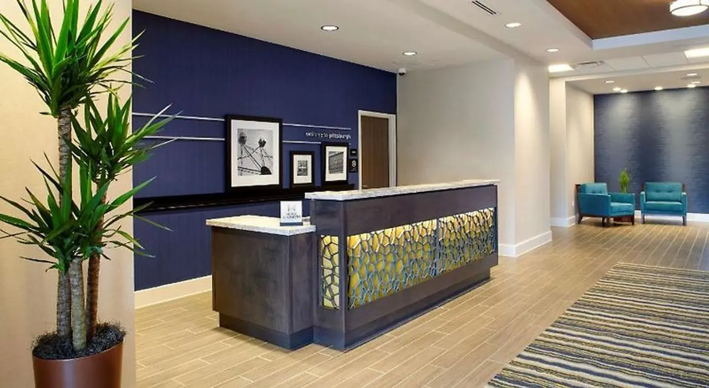 Hampton Inn & Suites Pittsburgh Airport South-Settlers Ridge LOUNGE_LOBBY