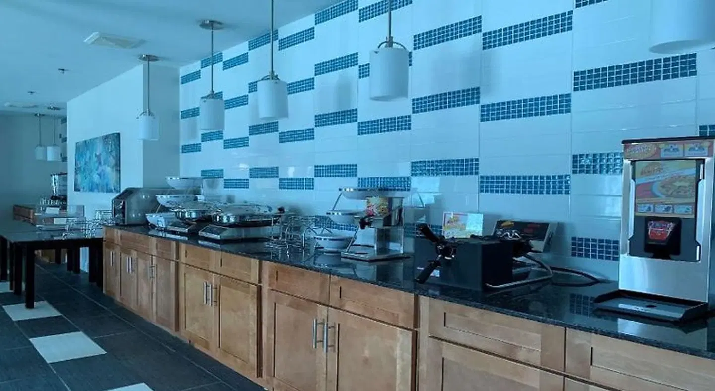 SureStay Plus Hotel by Best Western Niagara Falls East Bar