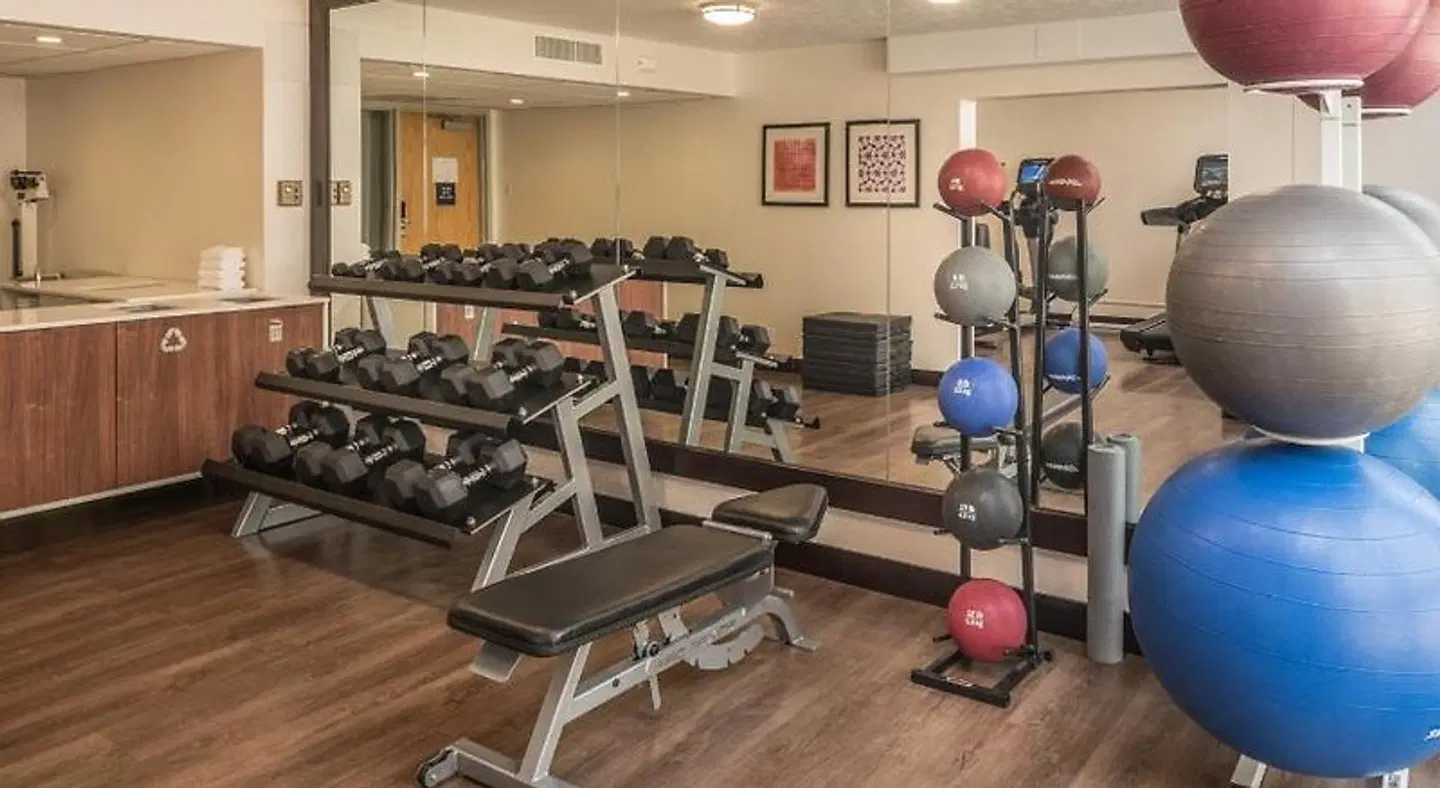 Holiday Inn Express & Suites Springfield by IHG SPORTS_AND_LEISURE