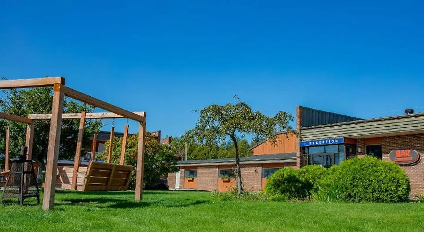 Complexe Hotelier Pelchat Terrasse