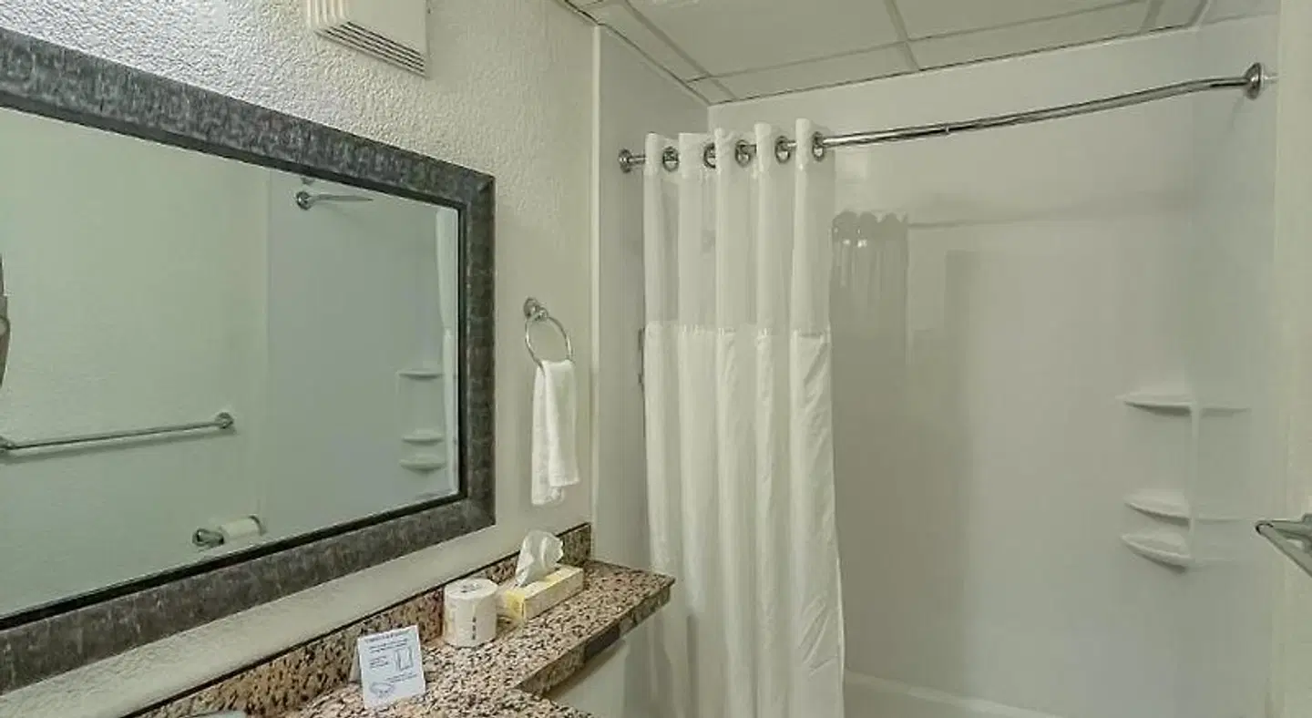 Complexe Hotelier Pelchat Badezimmer