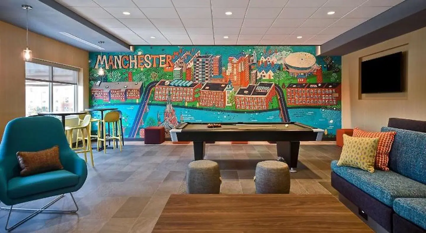 Tru by Hilton Manchester Downtown Bar