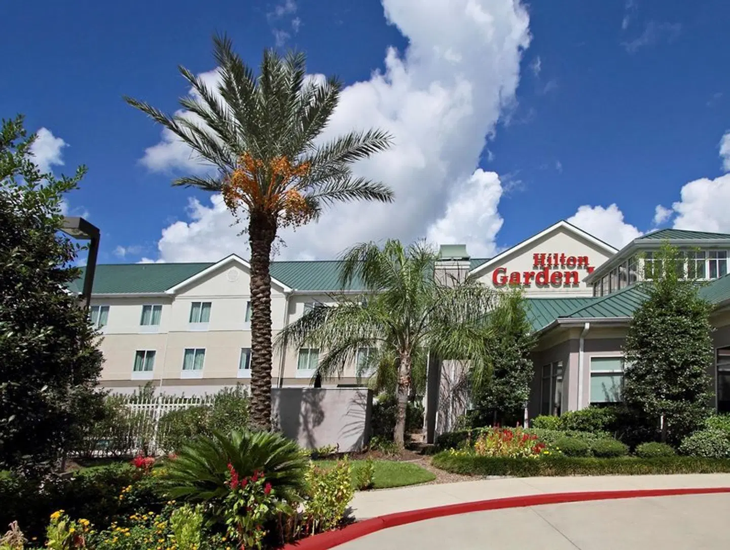 Hilton Garden Inn Beaumont EXTERIOR