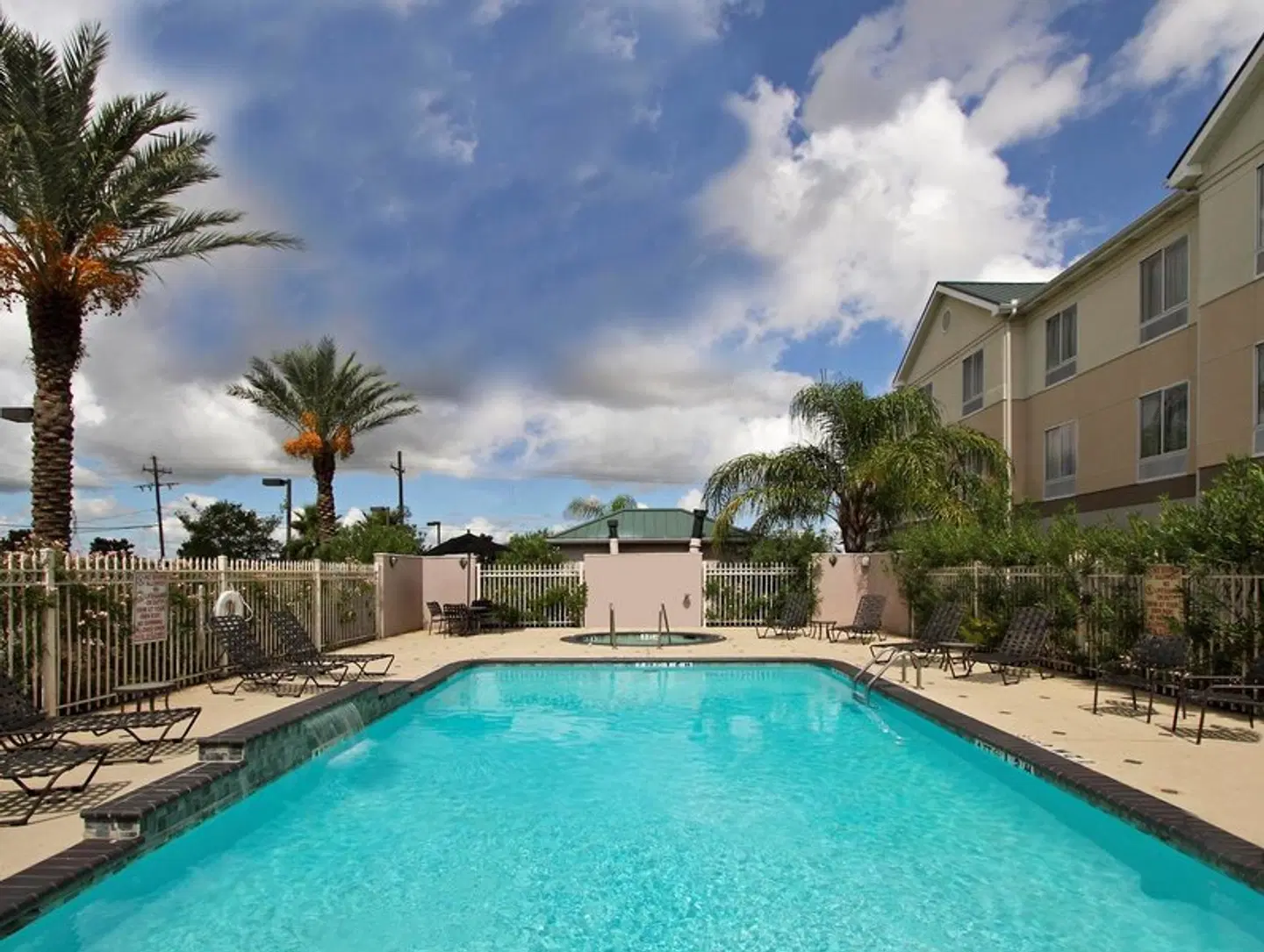 Hilton Garden Inn Beaumont OUTDOOR_POOL