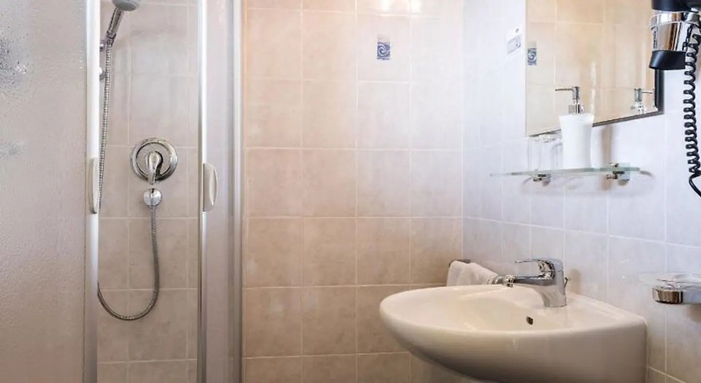 Garni Schorneck Badezimmer