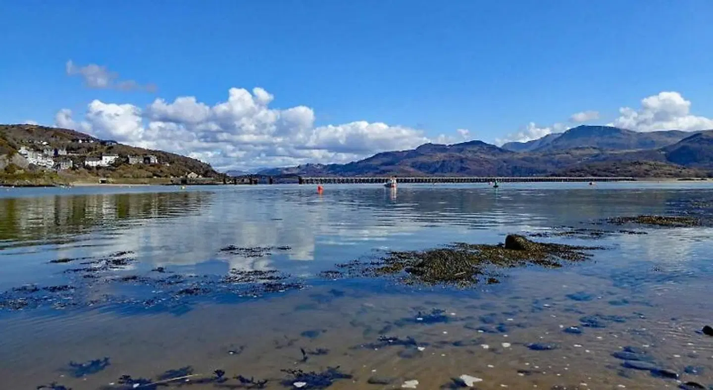 Bryn Melyn Strand