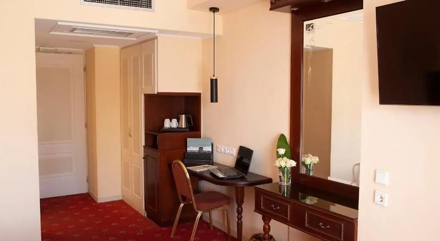 Pella Hotel ROOM_EXAMPLE