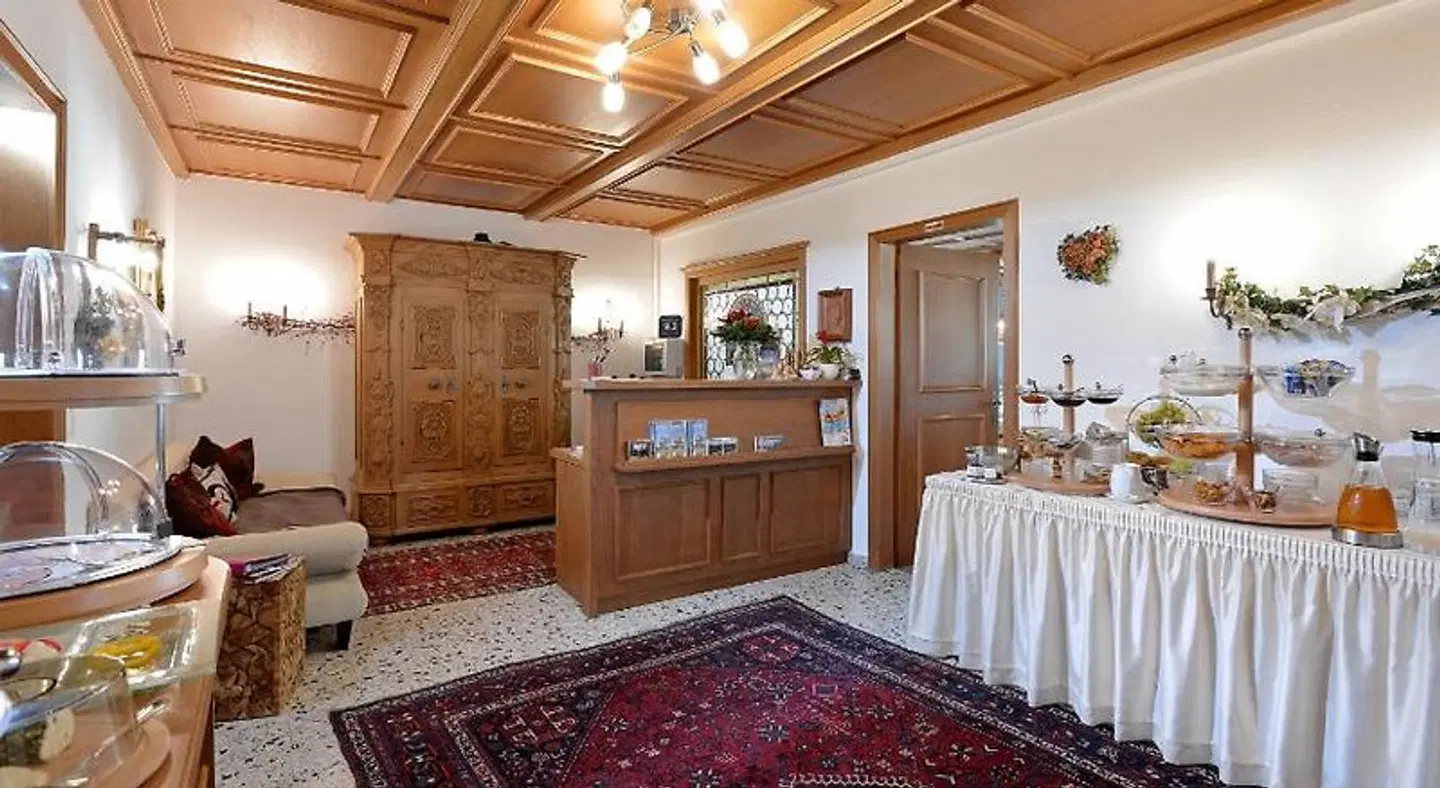 Garni Jennewein ROOM_EXAMPLE