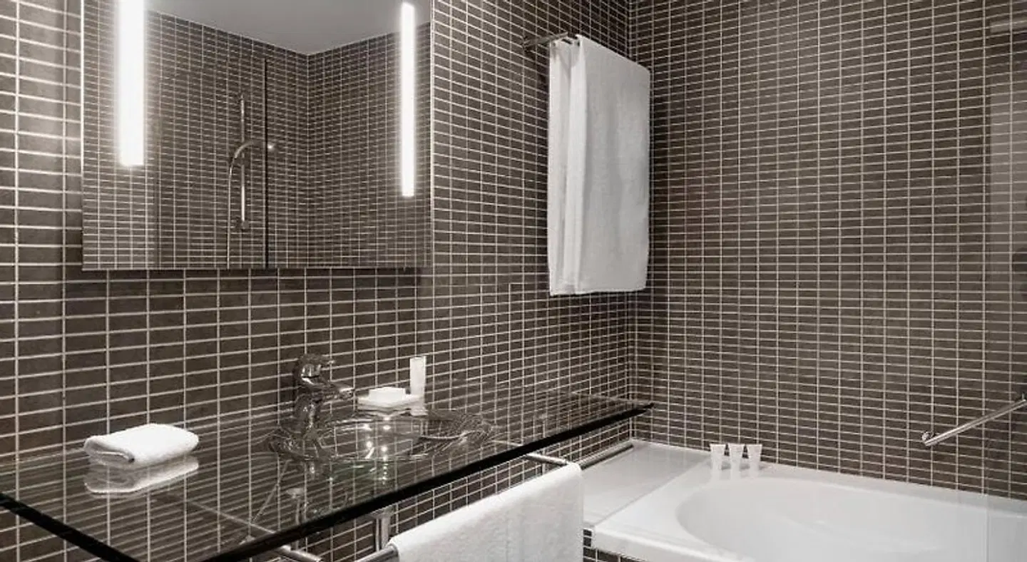 AC Hotel by Marriott Gavà Mar Badezimmer