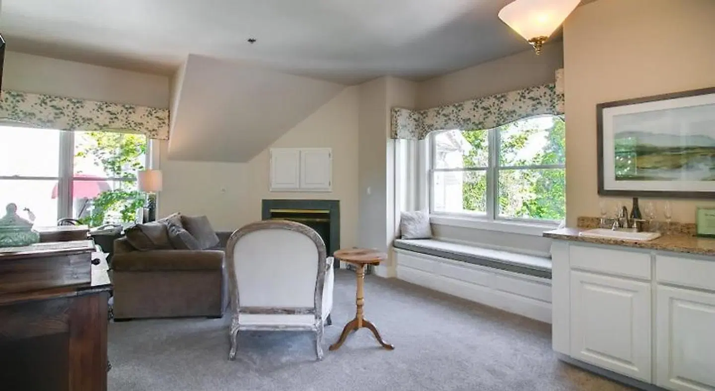 Winchester Inn ROOM_EXAMPLE
