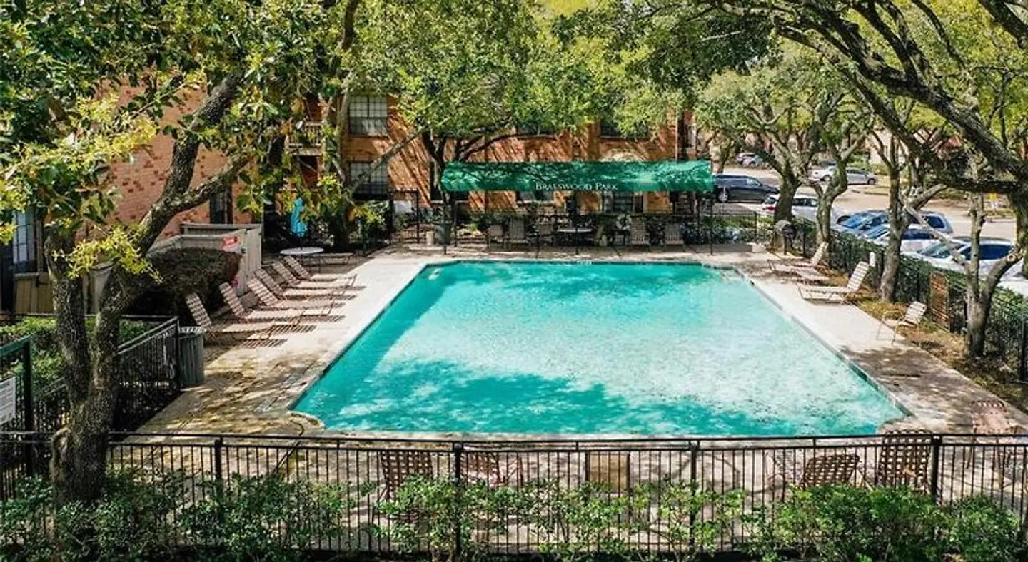 The Reside OUTDOOR_POOL