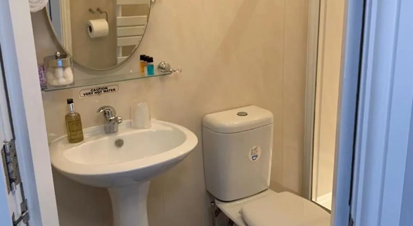 Armada Guesthouse Badezimmer