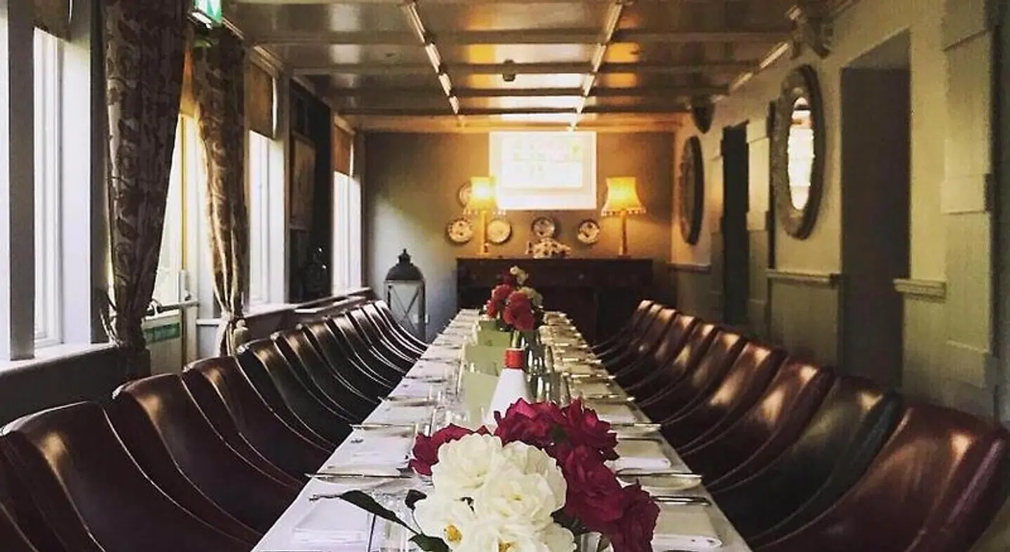 Step House Hotel Restaurant