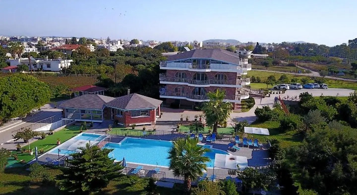 Ionion Star Hotel OUTDOOR_POOL