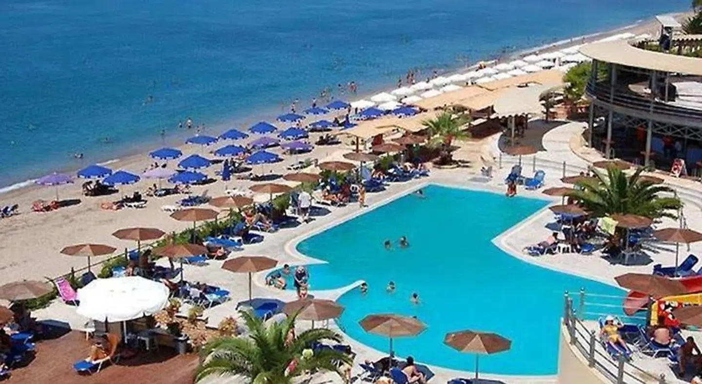 Ionion Star Hotel OUTDOOR_POOL