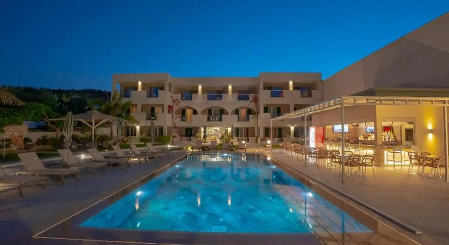 Remezzo Apartments & Studios OUTDOOR_POOL